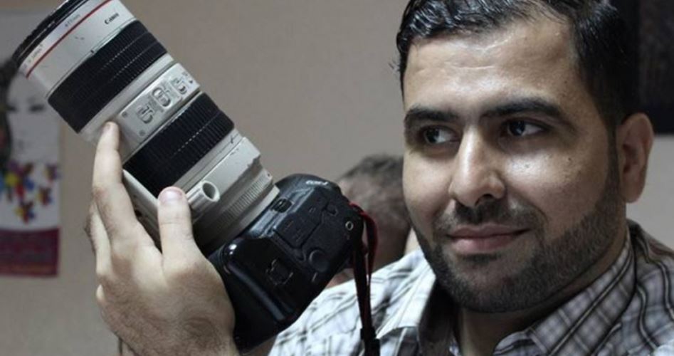 Abbas Yönetimi İstihbarat Yetkilileri  Gazeteci Amir Ebu Arafe'yi Gözaltına Aldı