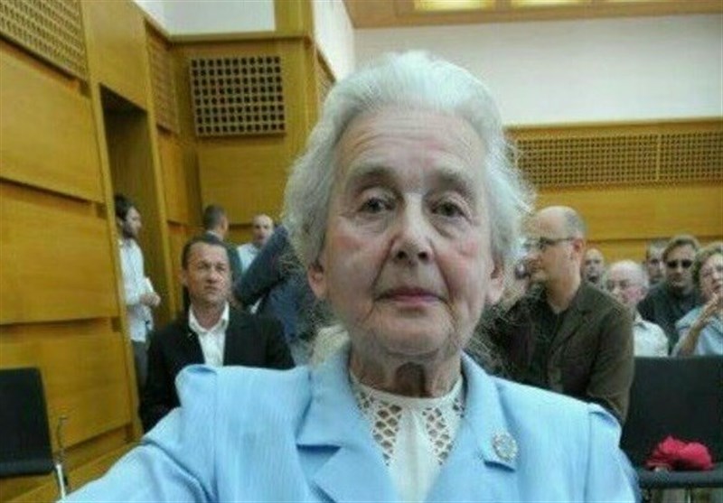Almanya’da 87 Yaşındaki Bir Kadın Holokost’u İnkâr Ettiği Gerekçesiyle Bir Kez Daha Hapis Cezasına Çarptırıldı