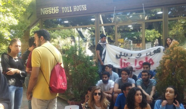 Beyrut'ta Bir Üniversitenin Öğrencileri Siyonist Rejime Destek Veren Nestle'yi Protesto Etti