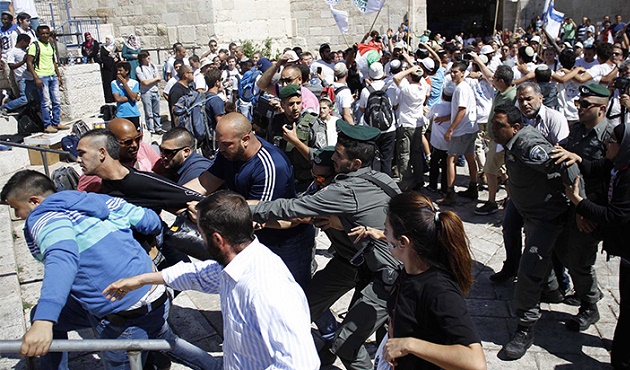 Doğu Kudüs'te Filistinlilerle Siyonist Askerler Arasında Çatışma Çıktı