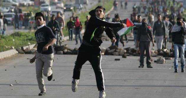 Ebu Dis'te Siyonist Güçlerle Filistinli Öğrenciler Çatıştı