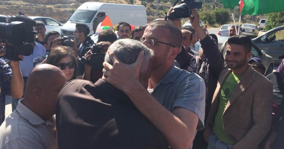 Filistinli Esir Gazeteci Tecrit Odasına Nakledildi