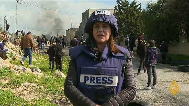Filistinli Gazeteci Şirin Ebu Akile Siyonist Askerler Tarafından Şehit Edildi (Video)