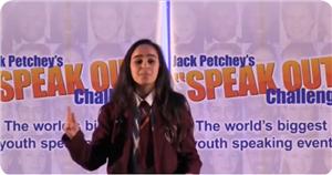 Filistinli Genç Kız Londra'daki Hitabet Yarışmasında Birinci Oldu