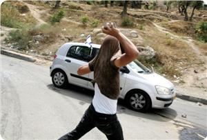 Filistinli Gençlerin Taşlı Eyleminde İki Siyonist Yaralandı