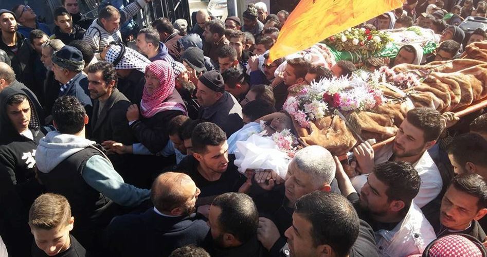 Filistinli İki Şehidin Cenazeleri Büyük Bir Kalabalığın Katıldığı Törenle Defnedildi