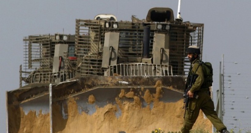 Gasıp İsrail Suriye Sınırında Siper Kazıyor