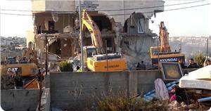 Gasıp Rejim Kudüs'te Bir Filistinli Ailenin Evini Yıktı