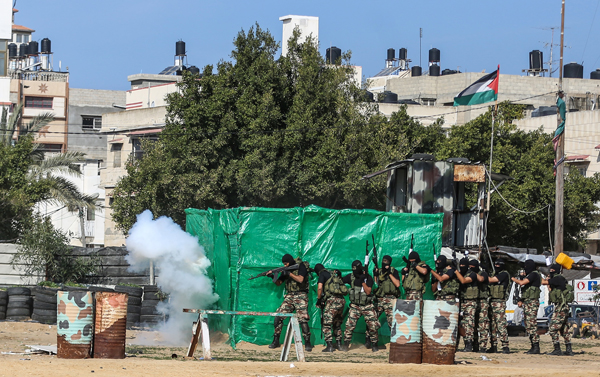 Gazzeli Subaylar Gövde Gösterisi Yaptı
