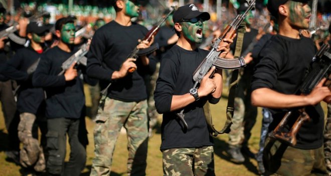 Hamas binlerce Gazzeli genci savaşa hazırlıyor: İşte o görüntüler (Video)  