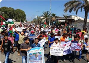 Han Yunus'ta Yaşayan Binlerce Mülteci UNRWA'nın Kararını Protesto Etti