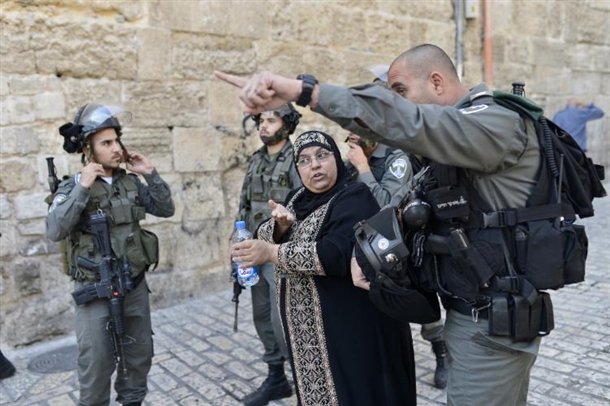 İnsanlık Düşmanı Siyonist Rejim Kudüslü Aktivistlere Baskı Uyguluyor 