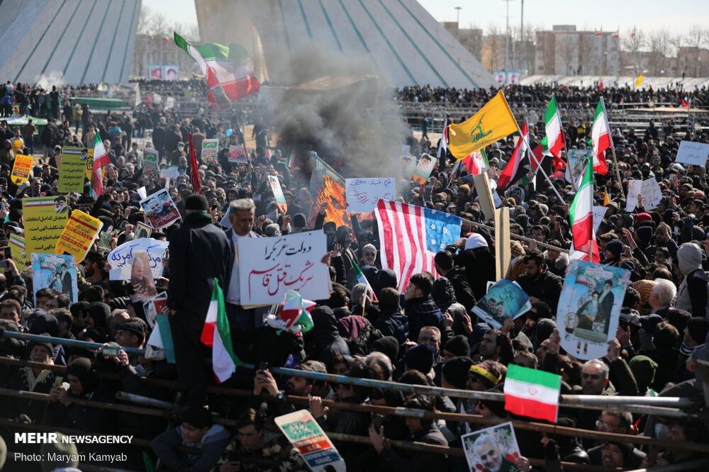 İran'da Halk İslam İnkılabının 41. Zafer Yıldönümünde ABD ve Siyonist İsrail'e Öfkesini Meydanlarda Haykırdı (FOTO)