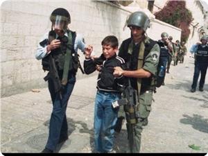 İşgal Güçleri El-Halil'de 8 Yaşındaki Filistinli Bir Çocuğu Gözaltına Aldı