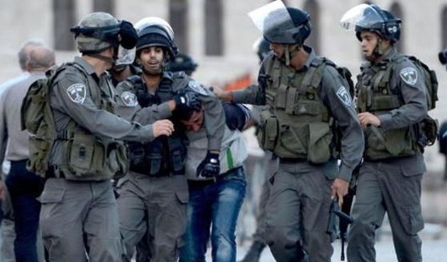 İşgal güçleri hergün en az birkaç Filistinliyi gözaltına alıyor.