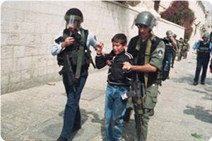 İşgal Güçleri Kudüs'te Filistinli Bir Çocuğu ve Bir Genci Gözaltına Aldı