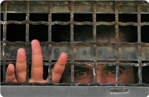 İşgal Zindanlarında Tutulan Esirlerden 500'ü İdari Hapis Cezası Mahkumu