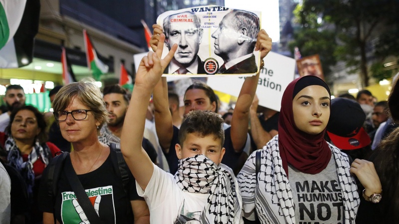 Katil Netanyahu, Avustralya’da Binlerce Kişi Tarafından Protesto Edildi