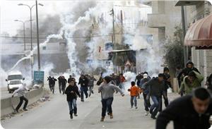 Katil Rejim Beyt Ummer'de Evlere Gaz Bombası Attı