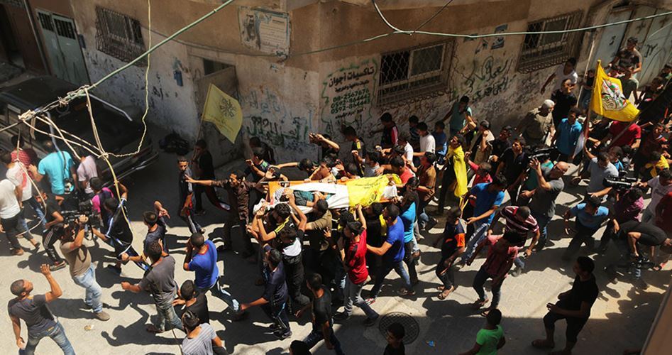Şehidin Cenazesinde Siyonist Güçlerle Filistinli Gençler Arasında Çatışma Çıktı
