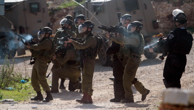Siyonist Askerler Gazze Şeridinin Doğusunda Filistinli Protestoculara Saldırdı