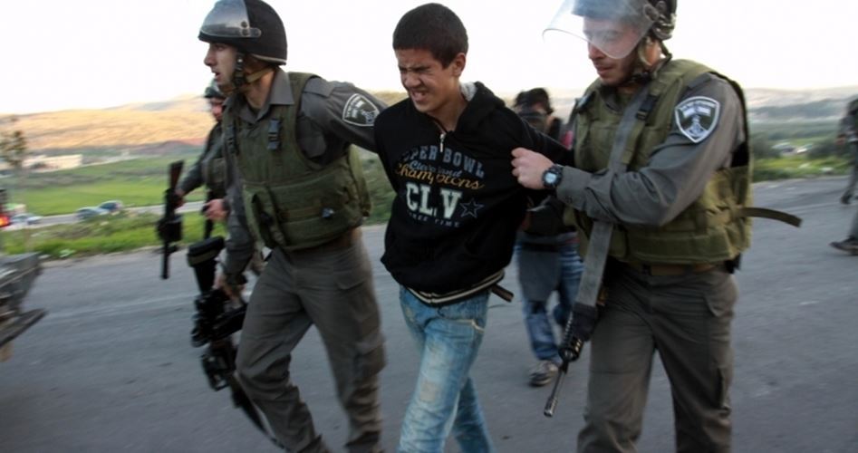 Siyonist Güçler Batı Yaka'da 10 Filistinliyi Gözaltına Aldı