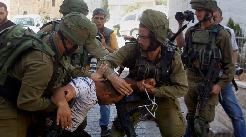 Siyonist Güçler Batı Yaka'da Sekiz Filistinliyi Gözaltına Aldı