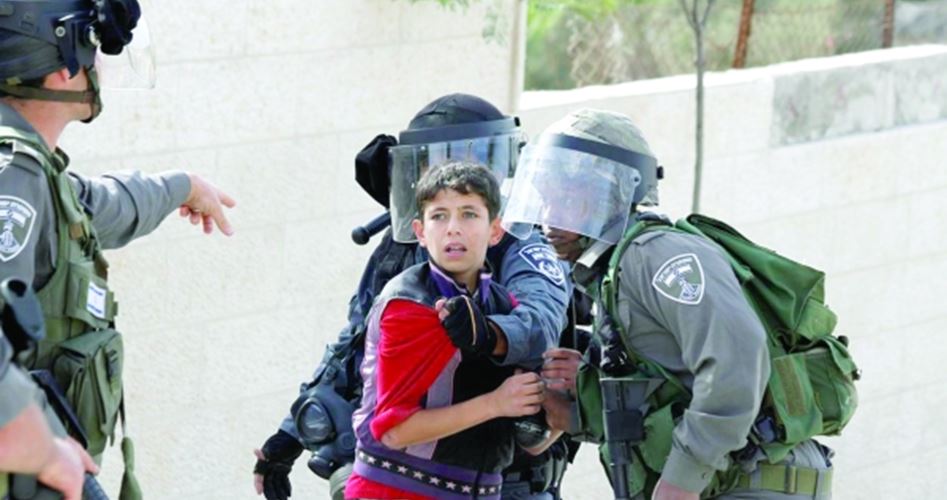 Siyonist Güçler El-Lud Kentinde Filistinli Bir Çocuğu Gözaltına Aldı