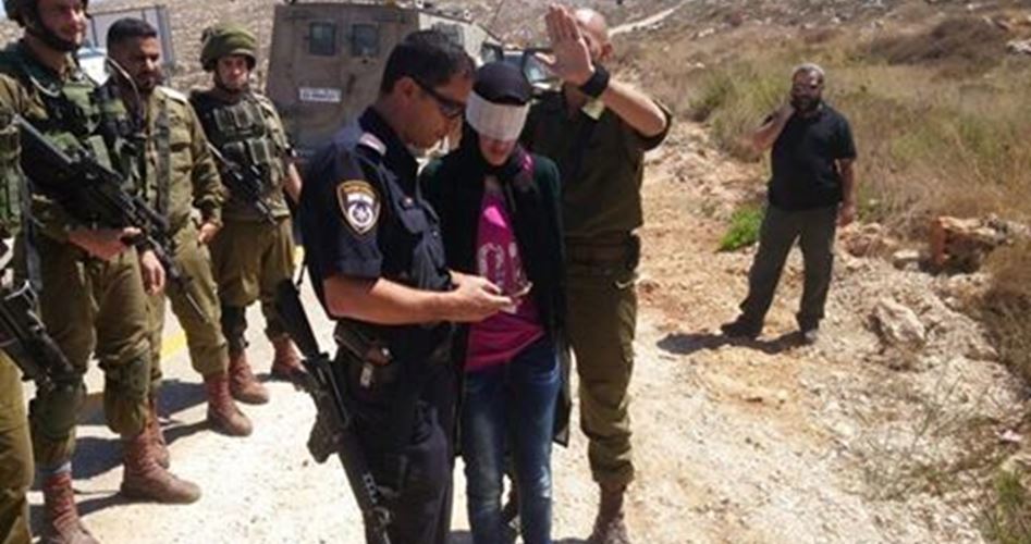 Siyonist Güçler Filistinli Bir Genç Kızı Gözaltına Aldı(FOTO)