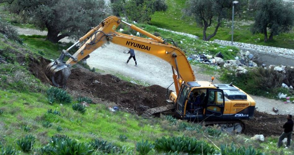 Siyonist Güçler Tulkerem'de Filistinlilere Ait Arazilerde Tesviye Çalışması Yaptı