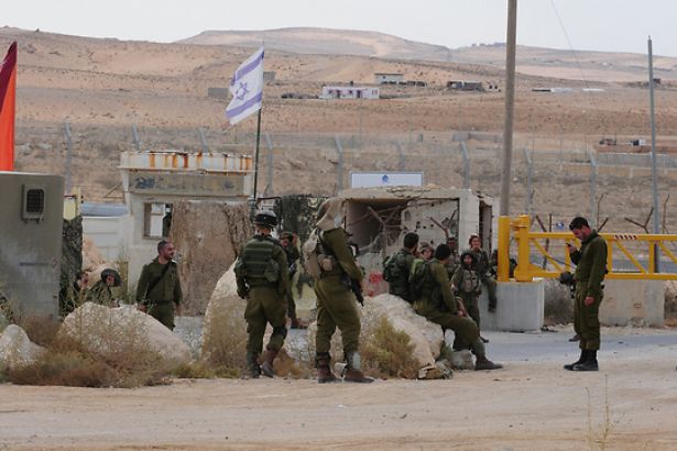 Siyonist İsrail Ordusu Mısır sınırındaki varlığını arttırıyor