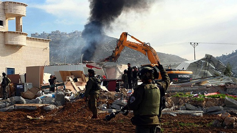 Siyonist rejim 7 Filistinli ailenin evini yıktı