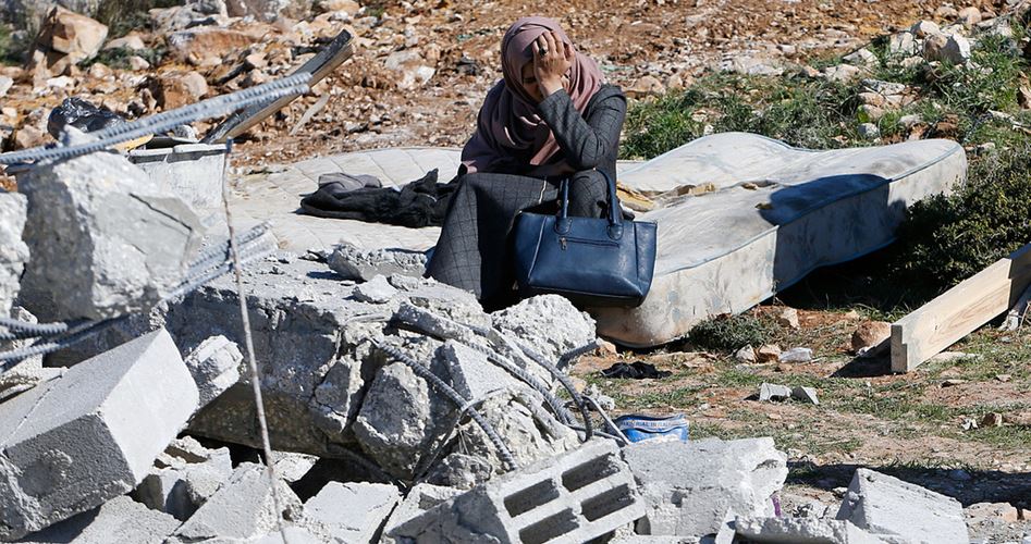 Siyonist Rejim El-Halil'in Doğusunda Filistinli Aileye Ait Evi Yıktı