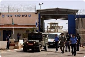 Siyonist Rejim Erez Kapısı'ndan Geçmek İsteyen Filistinlileri Keyfi Olarak Gözaltına Alıyor