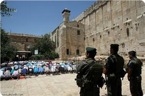 Siyonist Rejim Filistinlilerin Hz. İbrahim Camii'ne Girmesine İzin Vermiyor