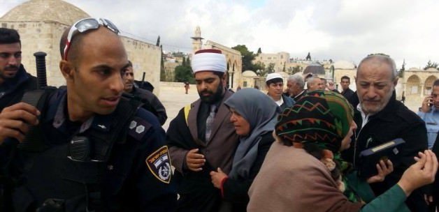 Siyonist Rejim Polisi Mescid-i Aksa'da 6 Filistinliyi Gözaltına Aldı