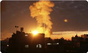 Siyonist Rejim Sahur Vakti Gazze'yi Vurdu
