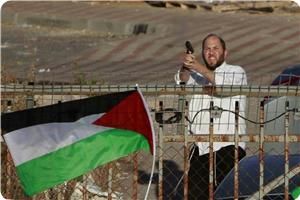 Siyonist Yerleşimci Zeytin Toplayan Filistinlilere Ateş Etti