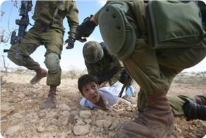 Siyonistler Han Yunus'ta Filistinli Bir Çocuğu Yaraladılar