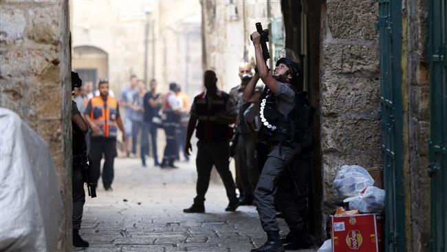 Siyonistler Mescid-i Aksa'da 15 Filistinliyi Yaraladı