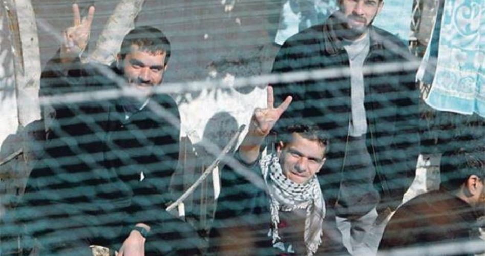 Terörist İsrail Filistinli 70 Esire Ağırlaştırılmış Hücre Hapsi Cezası Verdi